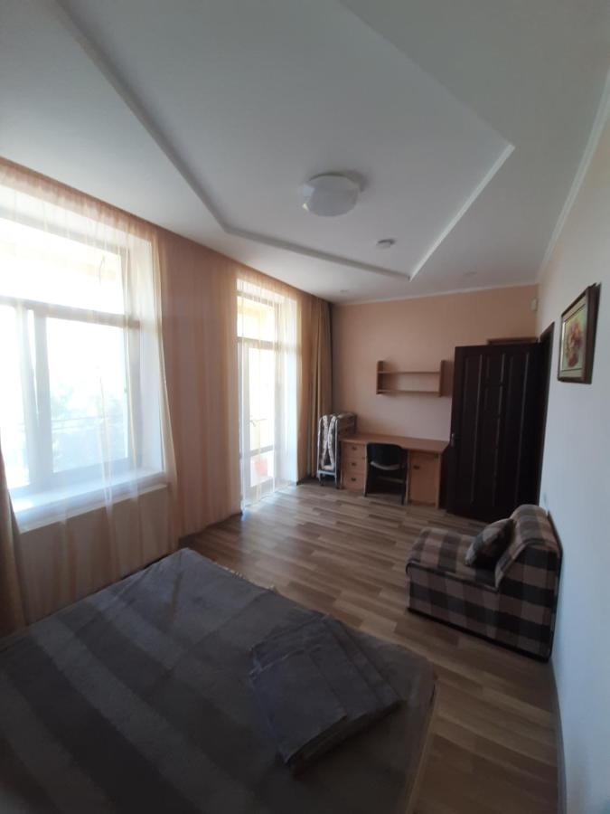 Guest House Chornomorsk Buitenkant foto