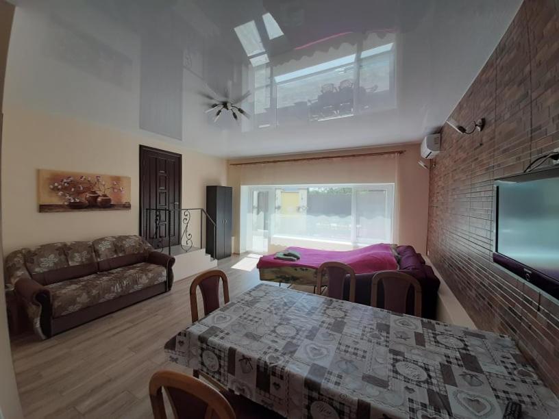 Guest House Chornomorsk Buitenkant foto