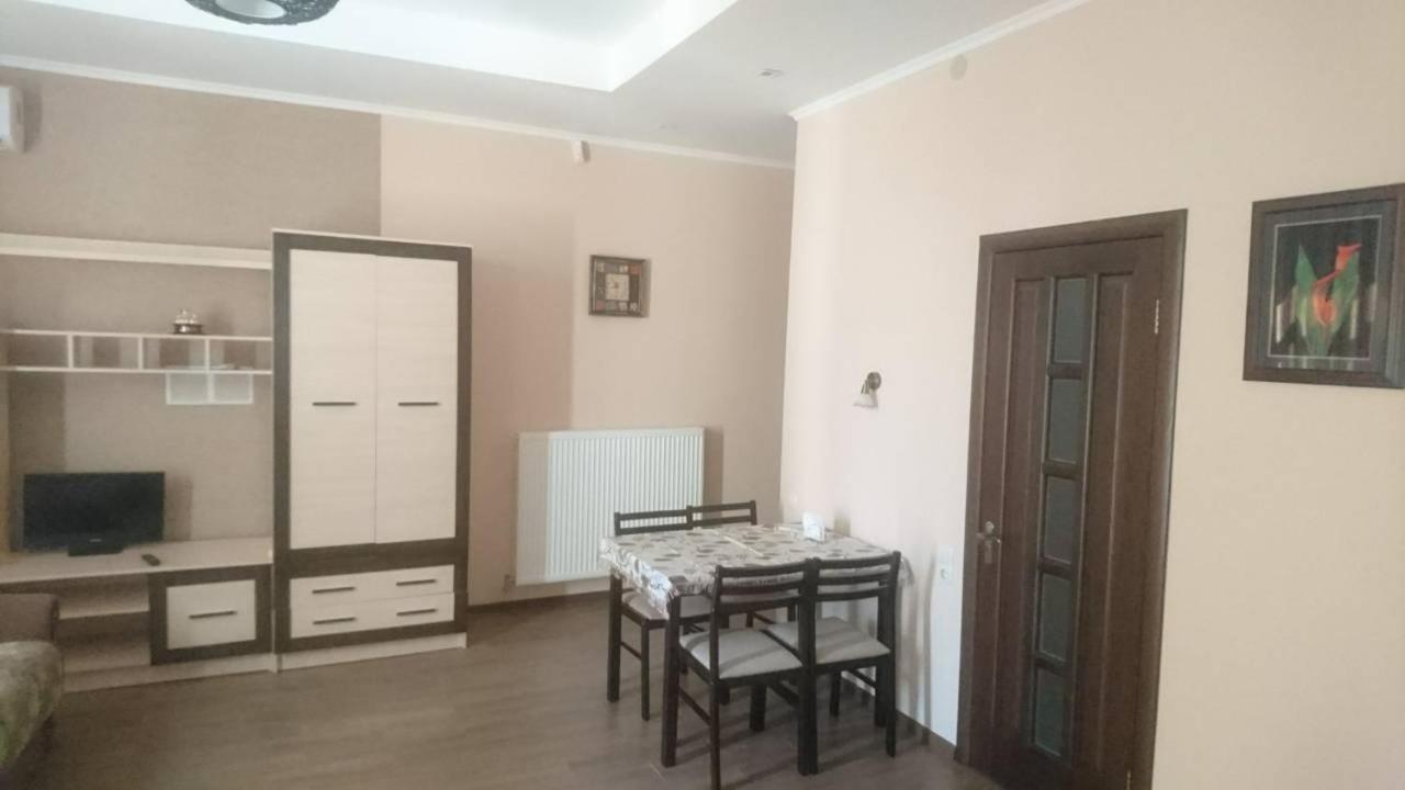 Guest House Chornomorsk Buitenkant foto